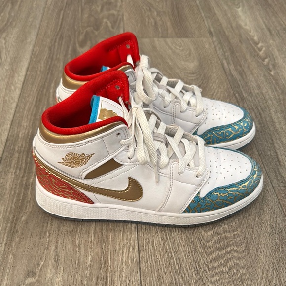 Nike Air Jordan Mid Sneaker School FB2212-100 kids sz 5Y